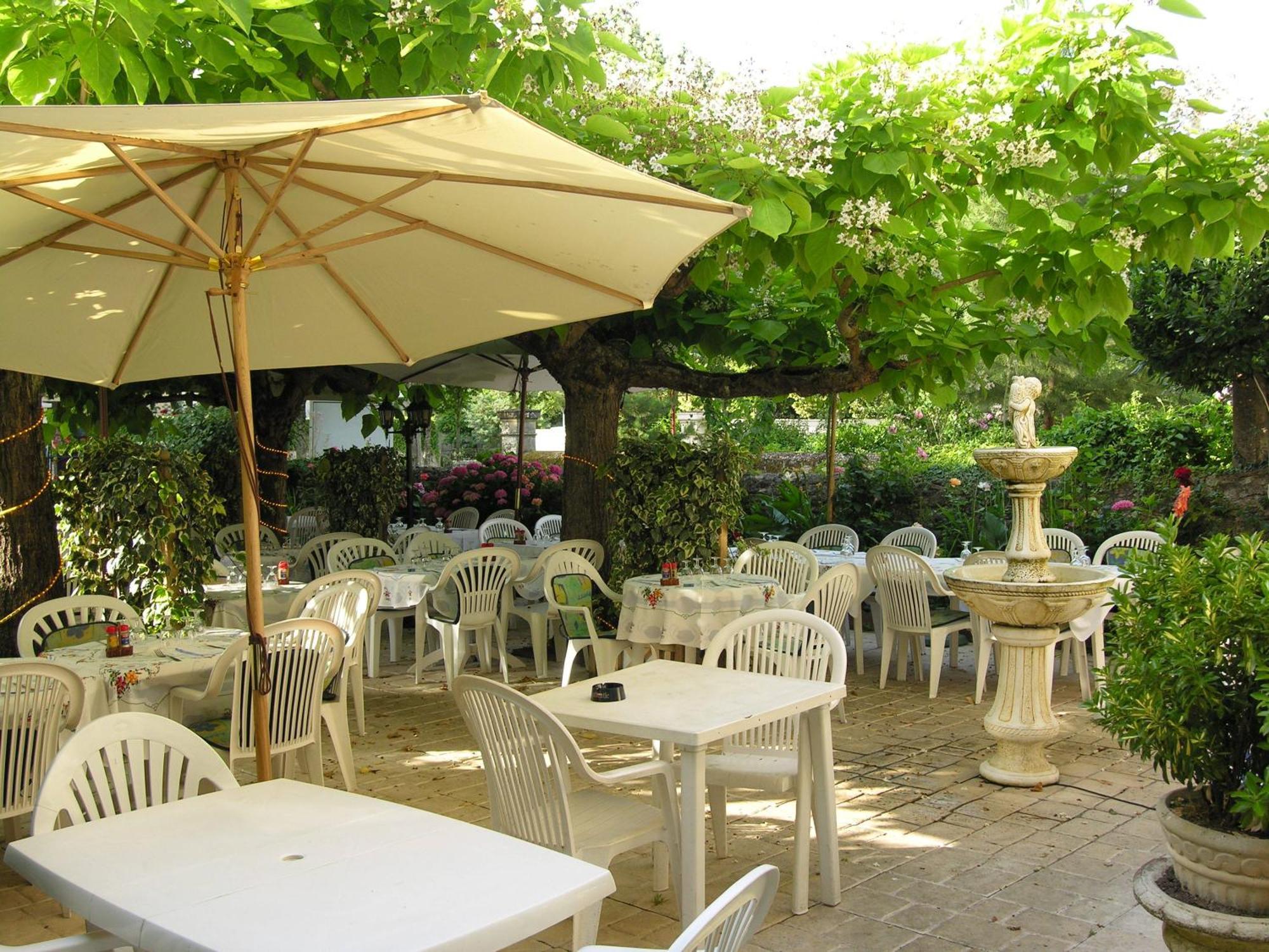 Appart'Hôtel Les Tilleuls Saint-Macaire Exterior foto